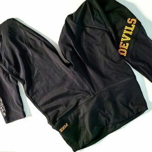 Pink Victoria Secret ultimate with 5th & Ocean XS leggings black devils *